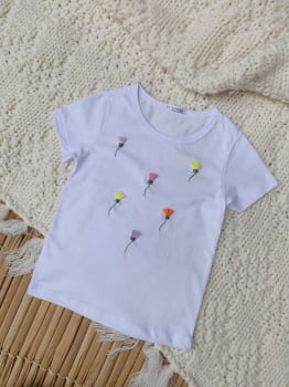 Camiseta Infantil Jardim Florido