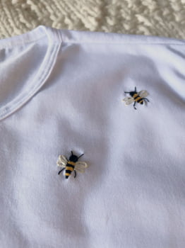 Camiseta bee