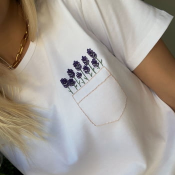 Camiseta Lavanda Branca